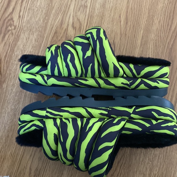 Fuzzy Uggs sandals. - Picture 2 of 3